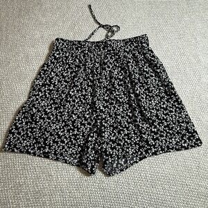 West Loop Floral Shorts Women S/M Pockets Rayon Black White Floral
